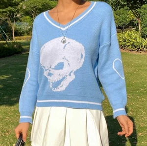 Yesstyle tröja - Säljer denna tröja från Yesstyle som är en imitation av Heaven can Wait s Skyfall knit sweater. Säljer pga av jag inte tycker den satt fint på mig, är storlek M men skulle snarare säga att det är en storlek S. Köptes för 270kr