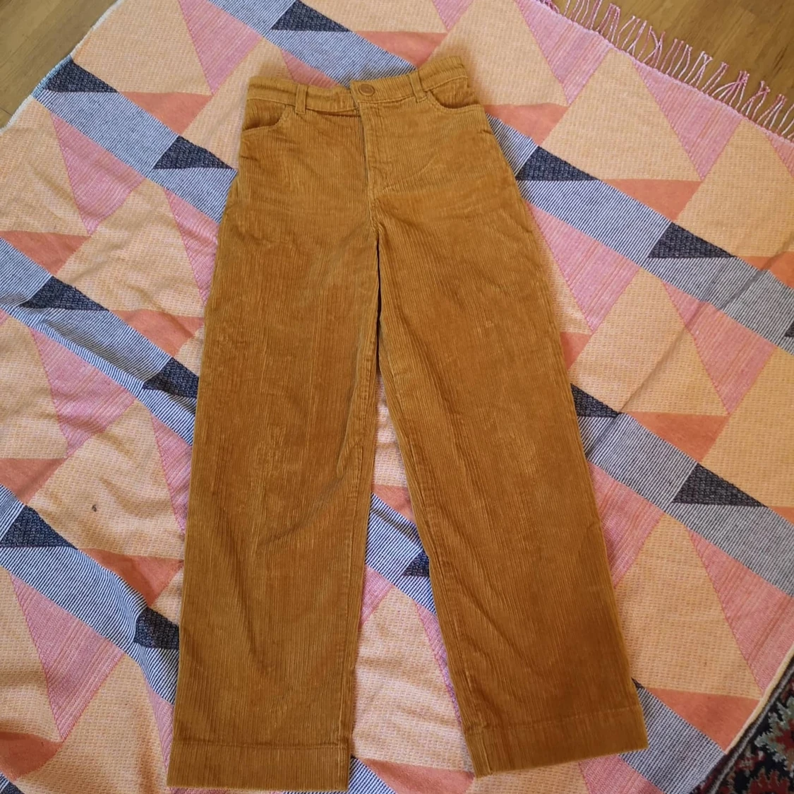 Monki orangea manchesterbyxor 