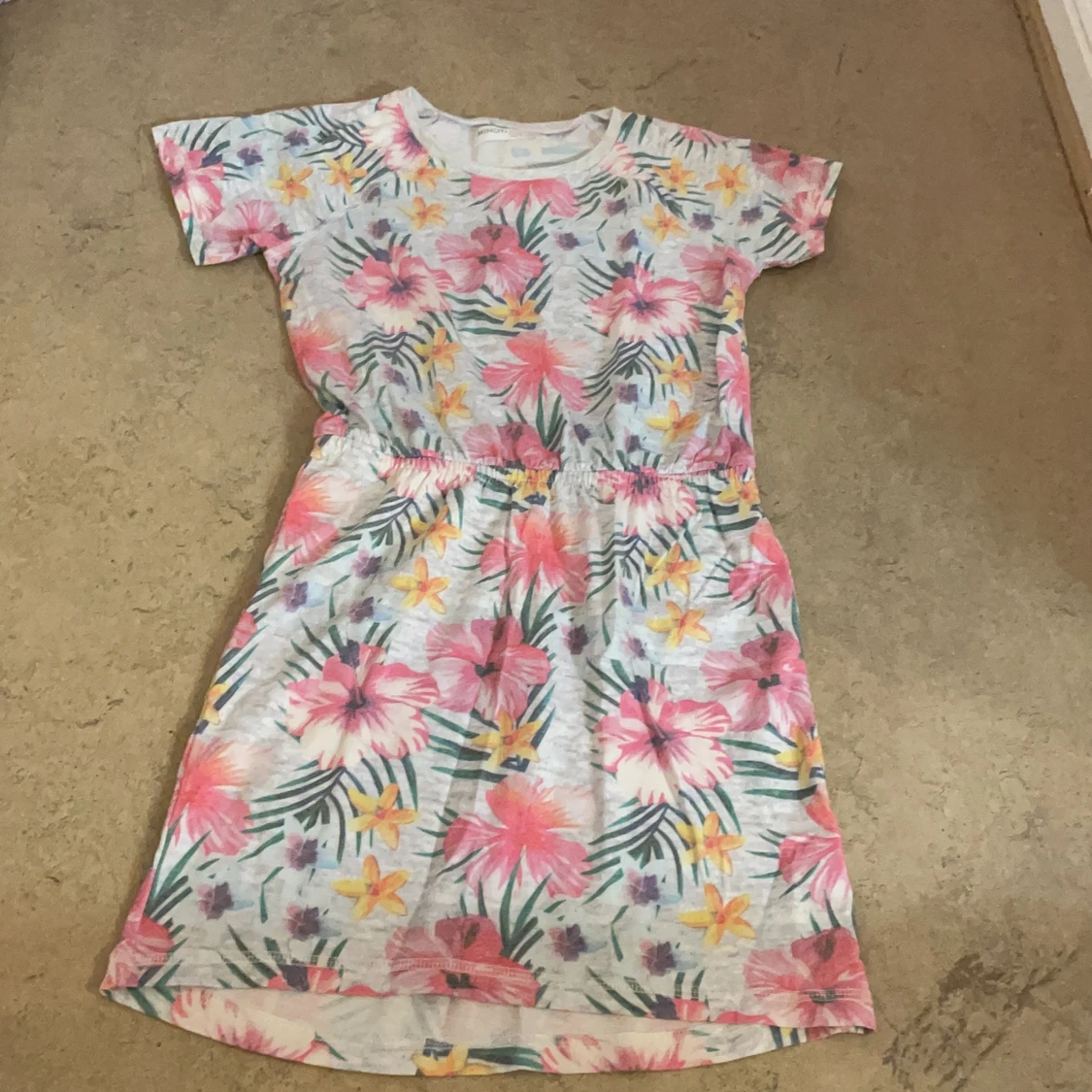 Rosa blommig klänning 