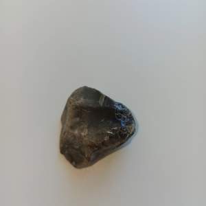 Mellan/liten kristal! Troligen smokey quartz 35kr +frakt! :) 