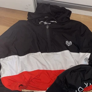 Vindjacka  - Använt ett fåtal gg ej min stil längre nypris 399kr