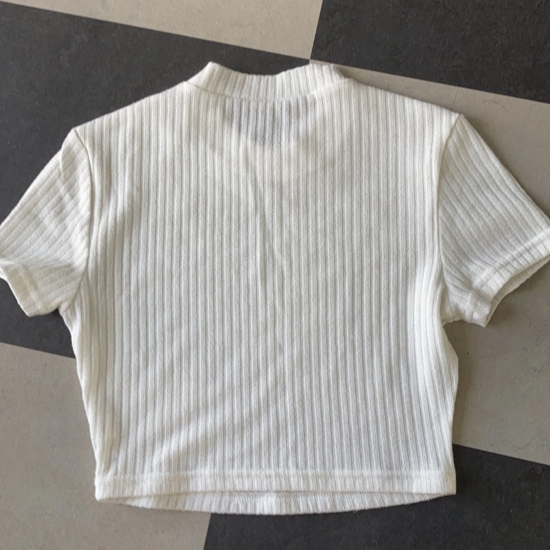 Jättefin croppad tröja, aldrig använd - 90