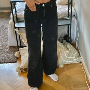 Svarta jeans, stl. 34 - Svarta vida jeans från Lindex, stl. 34 :)