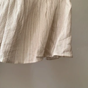 Volangtopp - Säljer en volangtopp från Hm, endast testad säljer då den var lite för stor. Frakt ingår ej<3