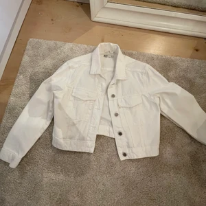 Jeansjacka vit - Använd fåtal gånger 