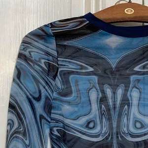 Meshtopp - Fin blåmönstrad meshtopp! Använd ett par fåtal gånger! I bra skick! 