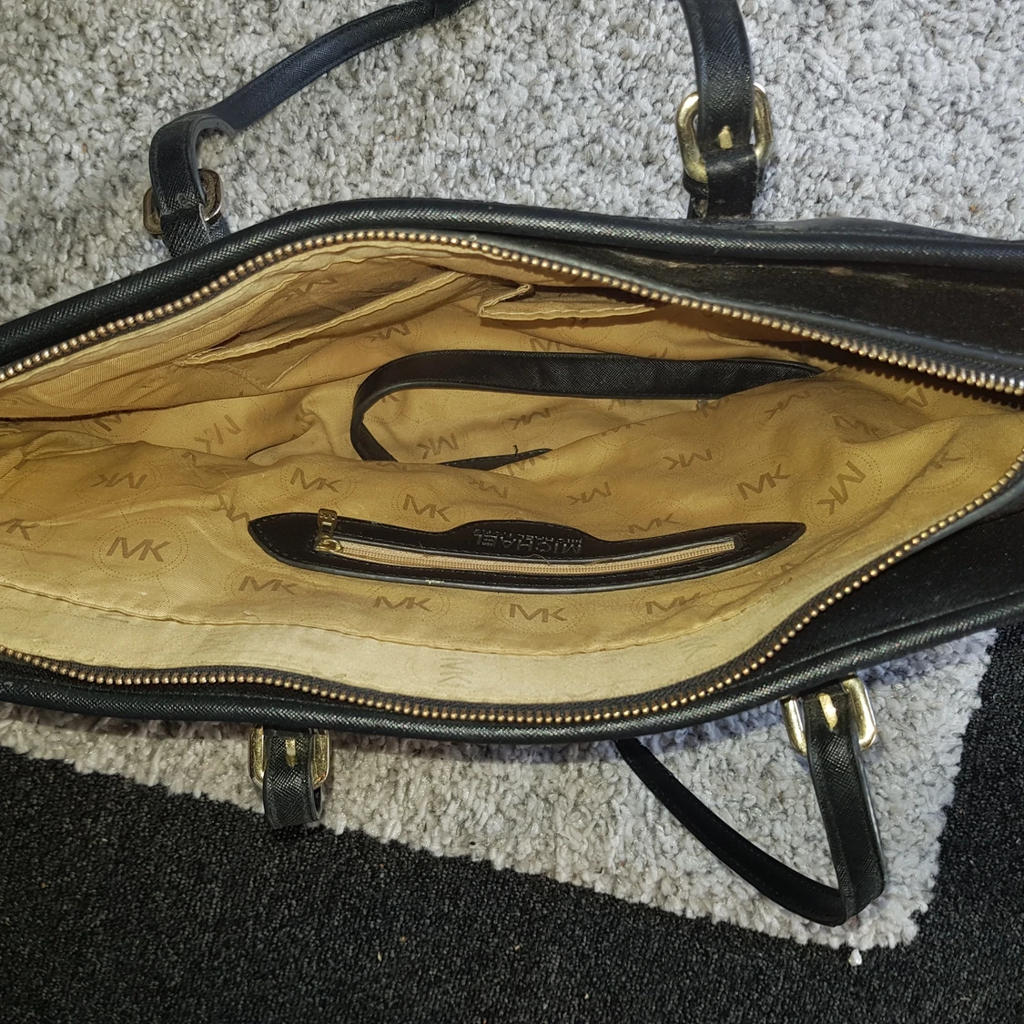 Svart Michael Kors väska - 91