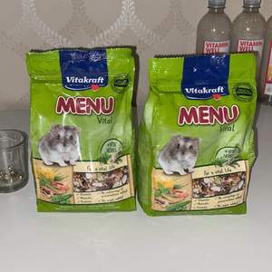 Vanlig hamster mat 🥰 kostar 50kr /st + frakt 🥰