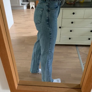 Chiquellejeans  - Supersnygga jeans från Chiquelle. Raka jeans. För min smak är de lite för korta för mig som är 174 men det funkar såklart också. Formar sig perfekt på kroppen och är jättesköna. Buda eller köp direkt för 230.