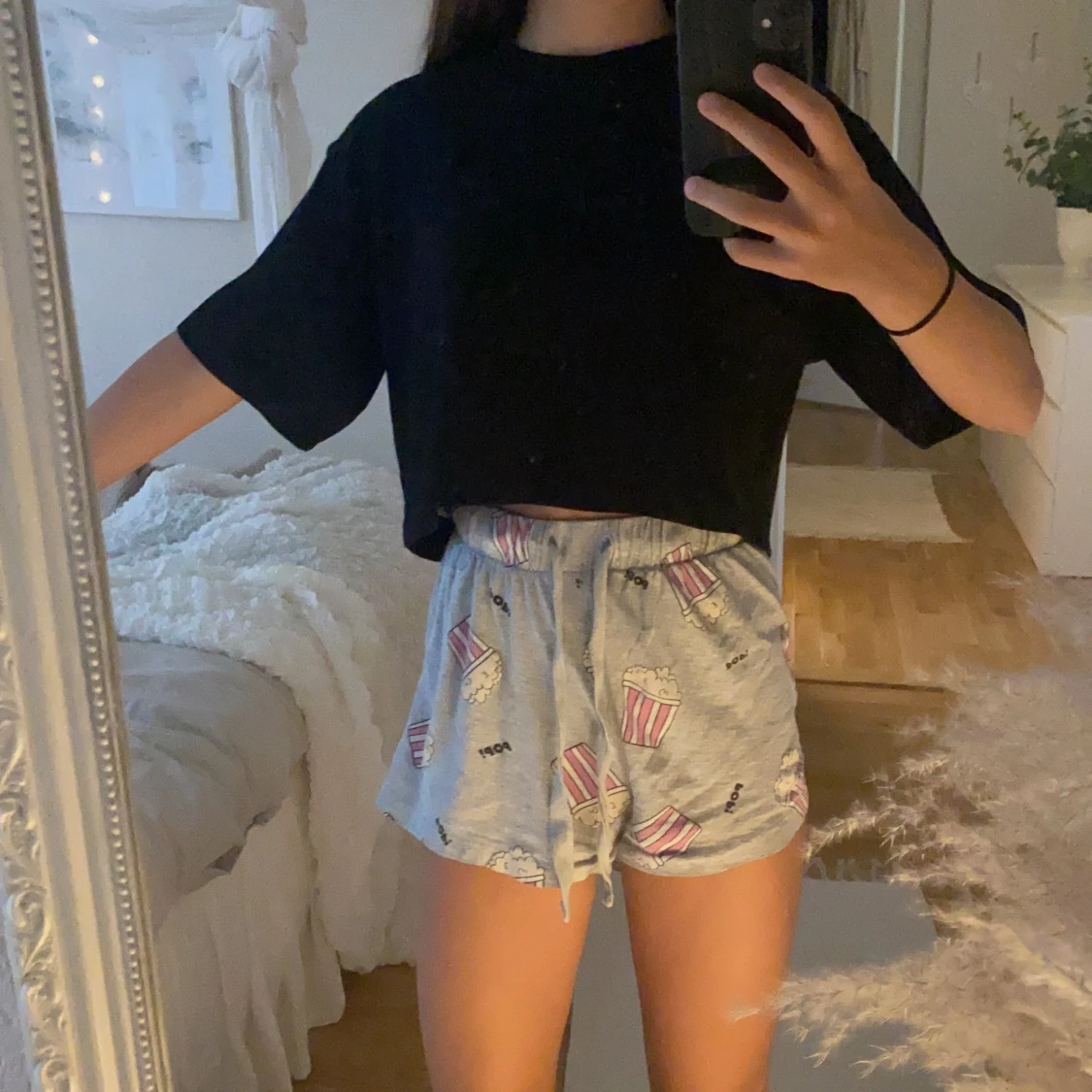 Är stor vid både armarna och magen 