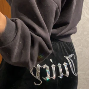 Juicy conture mjukisar  - Säljer dessa snygga mjukisar, endast testade och i nyskick, alla paljetter sitter kvar💕✨