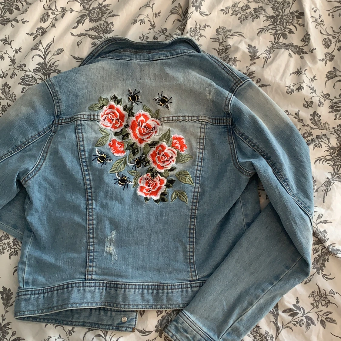 Jeansjacka med fina detaljer  - 90