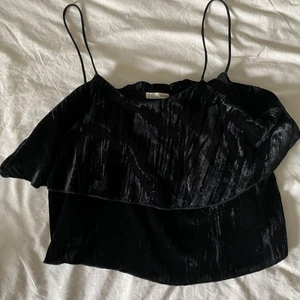 Söt topp från Zara - Jättefin topp som aldrig används längre 🤍 köparen står för frakt! 