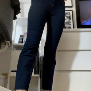 Zara jeans - Jag köpte dess jeans från zara för nästan 3 år sedan. De är använda Max 10 gånger under dessa 3 år.  Köparen står för frakten. 