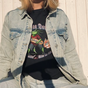 Jeansjacka från topshop  - Jeansjacka från topshop som nästan är som ny!