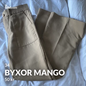 Byxor från Mango - läs texten i min bio innan ni skickar massa frågor! snabba, direkta och krångelfria köp prioriteras! säljer ut massa från min garderob till ett billigt pris, pruta ej! fast fraktpris! önskar du däremot köpa flera av mina kläder kan jag skicka detta i samma paket för fraktpriset av en! 