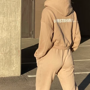 Set från Wrstbhvr  - Dösnyggt och skönt set från märket Wrstbhvr 🌟