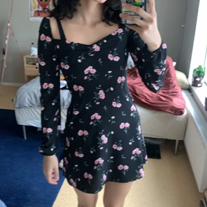 HM - HM blommigt klänning, inte mitt still