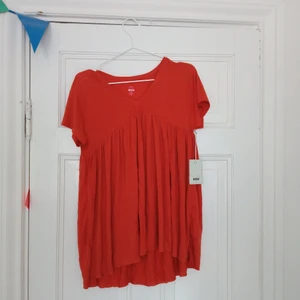 Korallfärgad tröja  - Så himla drömmig tröja i orange-röd färg! Puffig och luftig, helt enkelt superbekväm! Helt oanvänd (förutom för bilderna) med alla lappar kvar :) priset är inkl frakt🥰