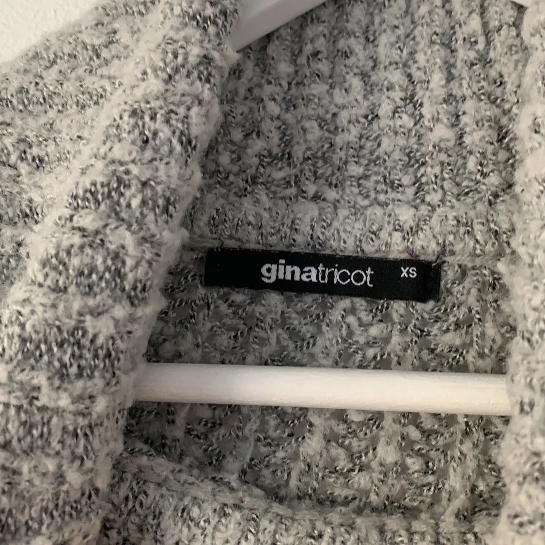 Grå stickad tröja - 90