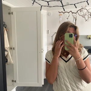 Väst - Här är en väst från ginatrickot, aldrig kommit till användning tyvärr. Är sjukt skön å passar till allt!!100kr+40 frakt