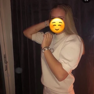 Finare tröja  - Intresse koll!😙 super fin och skön tröja men kommer tyvärr inte till användlning. Använd endast en gång. Skriv till mig privat vid intresse. 