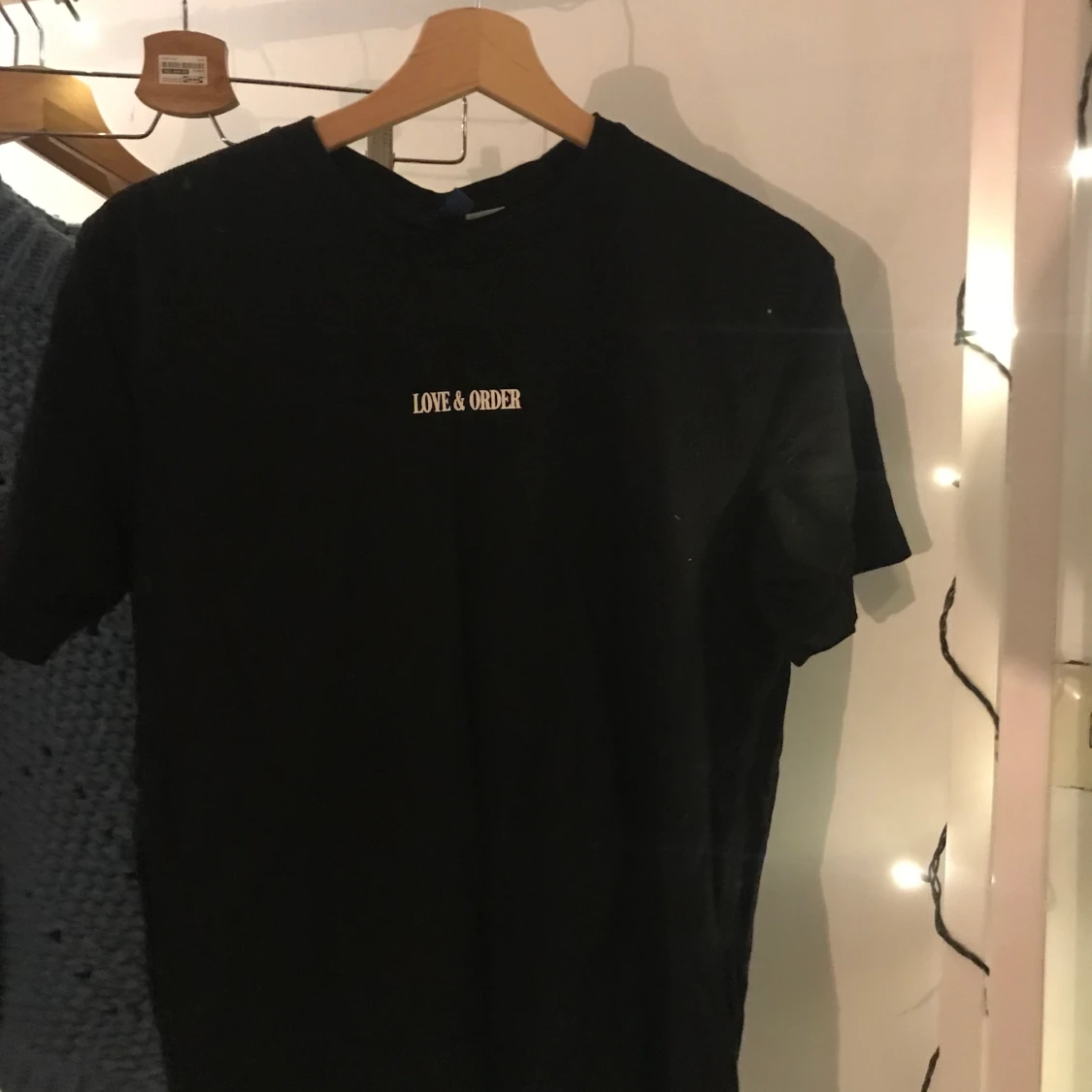 cool t-shirt med snyggt ryggtryck - 90