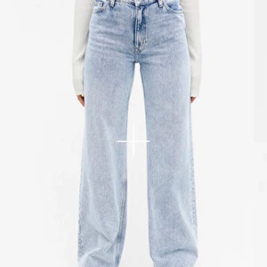 Monki Yoko jeans light blue - Kontakta för bättre bilder. Jag säljer mina blåa monki jeans i storlek 38, fint skick