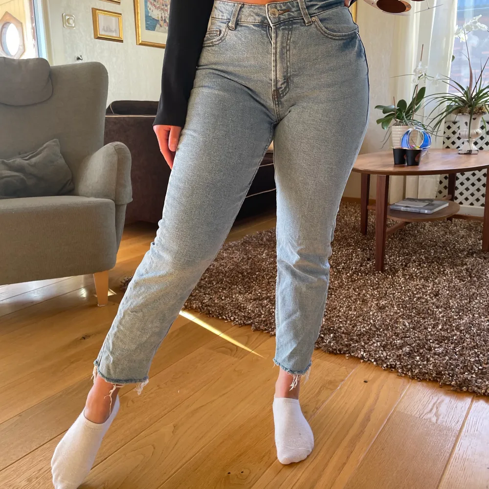 Super sköna och stretchiga mom jeans, aldrig använda. Köpta i london på en butik . Jeans & Byxor.