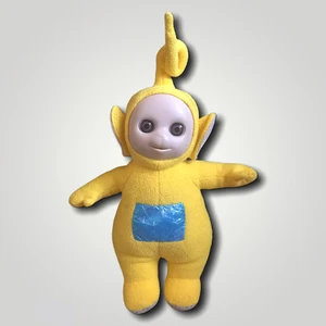 Teletubbie Laa-Laa - Säljer ännu en till cursed teletubbie! Exemplaret är från 1996. Lappen bak är hel! Längden är ca 34 cm. BUDGIVNING: buda privat, ❌ budning avslutas 12/03 ❌