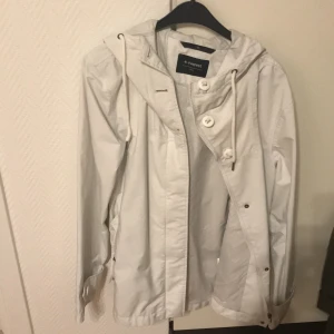 Everest jacka - Vit Everest jacka i storlek 38