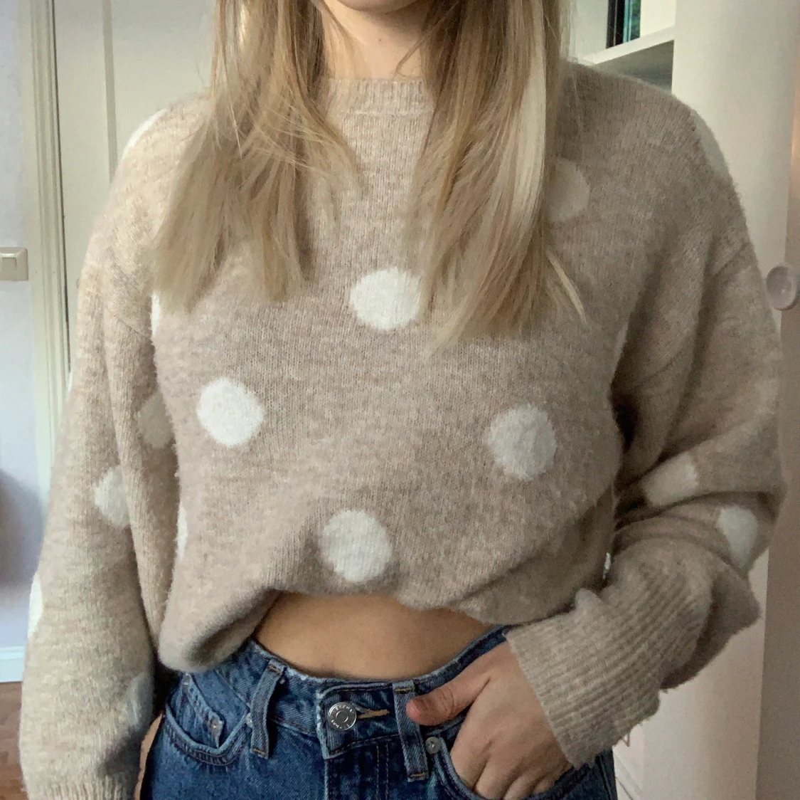 Stickad prickig tröja