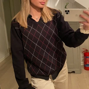 Rutig tröja - Rutig tröja i strl L. Jättefint skick. Frakt tillkommer (50kr)