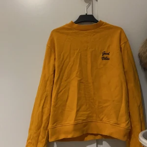 Orange tröja  - Väldigt fin och enkel orange tröja 💕