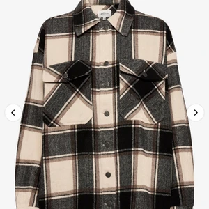 Global funk  - Har kommit fram till att sälja min snygga global funk overshirt. Passar perfekt nu till våren. Köpt för 1100kr. Säljer min för 500kr