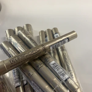 Telescopic mascara  - Fick dessa av min mamma som fick dem av sitt jobb, men eftersom jag har fransförlängning behöver jag dom inte 😊 Såklart helt nya och oöppnade. Har 12 st, frakt tillkommer på 12 kr 💕 Hör av er eller om ni har några frågor eller är intresserade!