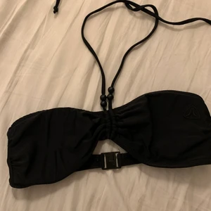 Bikiniöverdel  - Strl 38. Köparen står för frakt