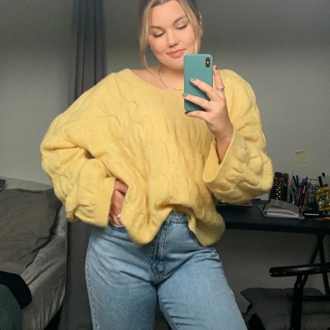 Gul stickad tröja - 91