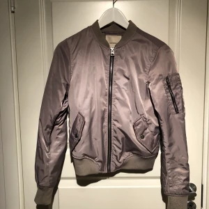 Greige bomberjacka  - Storlek S, fint skick!