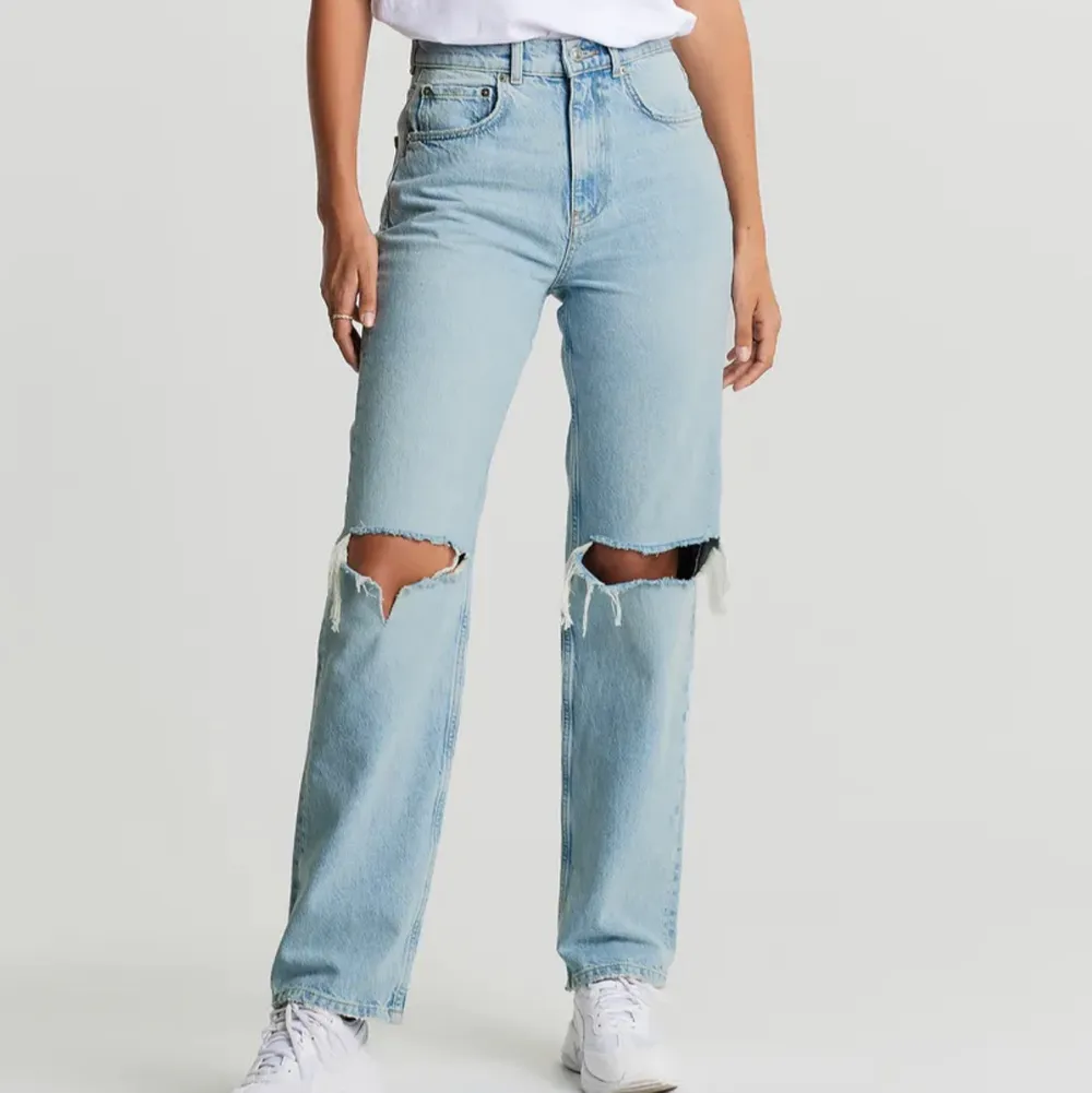 Populära jeans från Ginatricot. Säljs pga ingen användning💗Nya:599kr. Jeans & Byxor.