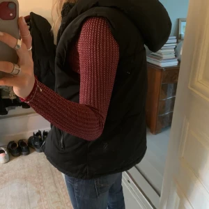 Dunväst - Svart dunväst från H&M