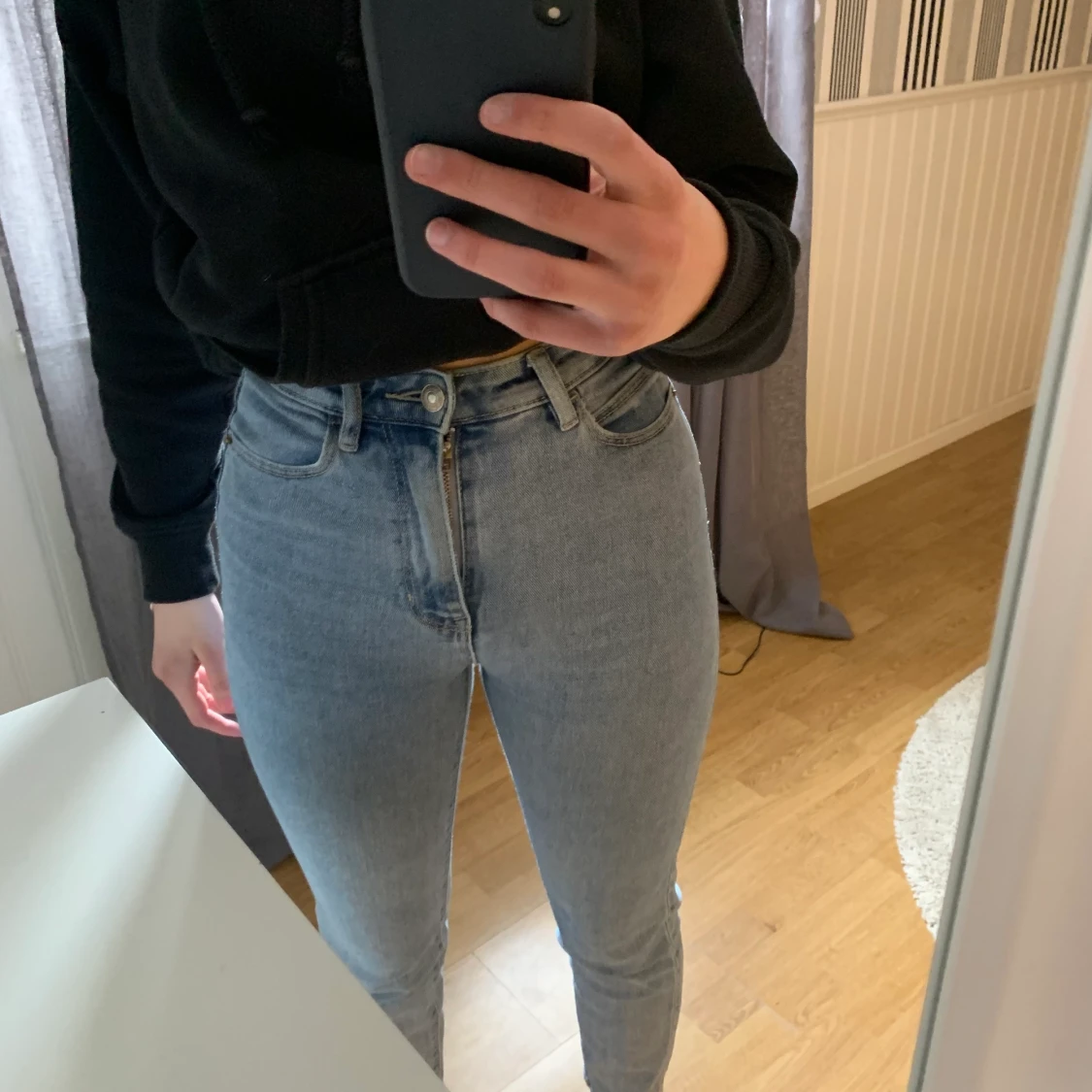 Ljusblåa jeans ifrån stradivarius