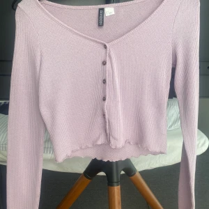 Topp - Säljer denna fina sommar toppen, som tyvärr inte kommer till användning. 