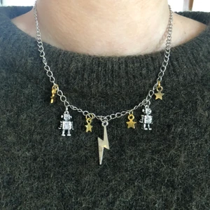 Halsband  - Super coolt halsband. 79kr (frakten är inkluderad i priset) kontakta mig vid intresse eller funderingar💓⭐️⚡️