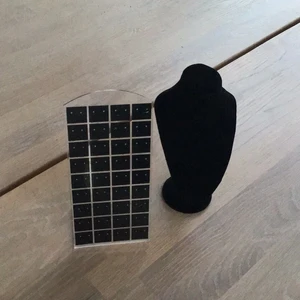 Smyckes hållning  - Smyckes hållning till örhängen och halsband 