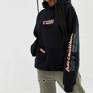 SÖKES! - Hej! Jag söker denna hoodie i Strl s/m, helt slutsåld online men någon kanske har en de vill sälja 🥰