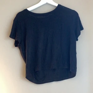 svart oversize t-shirt i stl L - T-shirt i stl L 