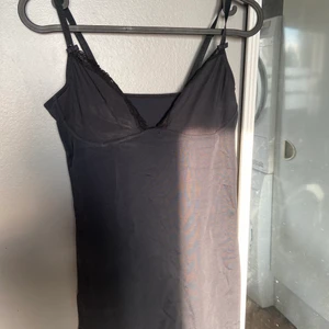 Underklädes klänning  - Det är en underklädninskälling men kan självklart användas som vanlig klänning, en M men sitter tajta och jätte bra på mig som är en S 80kr plus frakt 22kr 