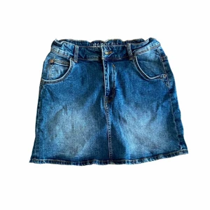 Jeanskjol - En jättefin jeanskjol från Garcia jeans! Jättefint skick