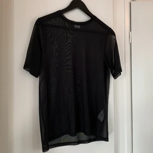 Transparent t-shirt - Knappt använd 